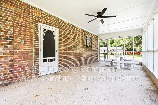 Building Photo - 628 Constant Dr