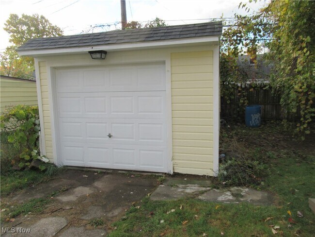 Building Photo - 12213 Mortimer Ave