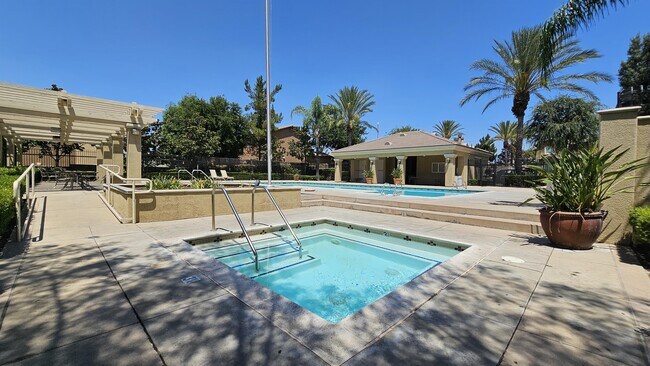 Building Photo - 1105 N Yucca Ave