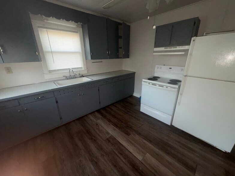 Kitchen - 626 Waterworks Rd