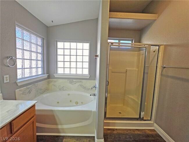 Building Photo - 3630 E Vineyard Dr