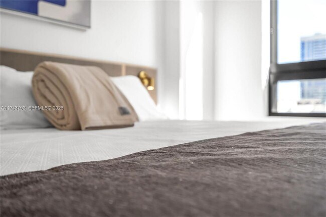 Building Photo - 225 N Miami Ave