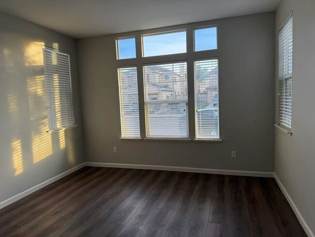 Building Photo - 2161 Tennis Ln