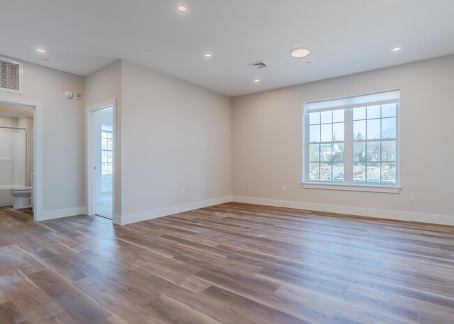 Building Photo - 18 Sullivan St