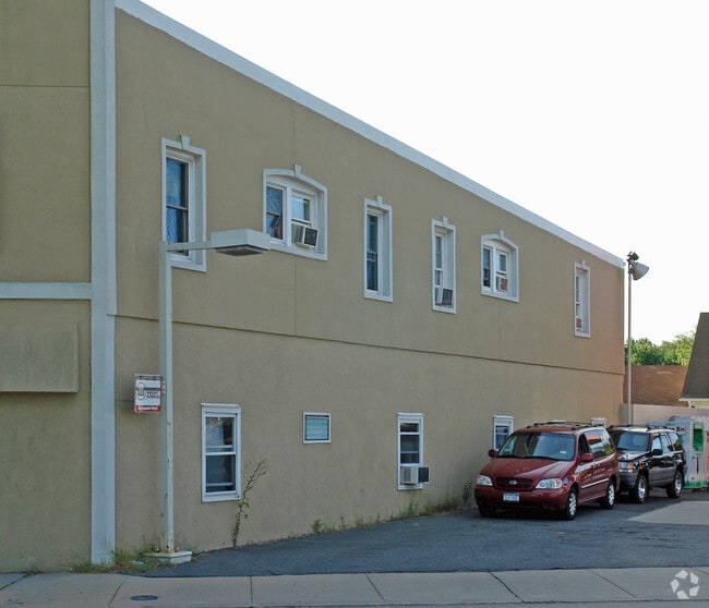 Building Photo - 260 W Main St