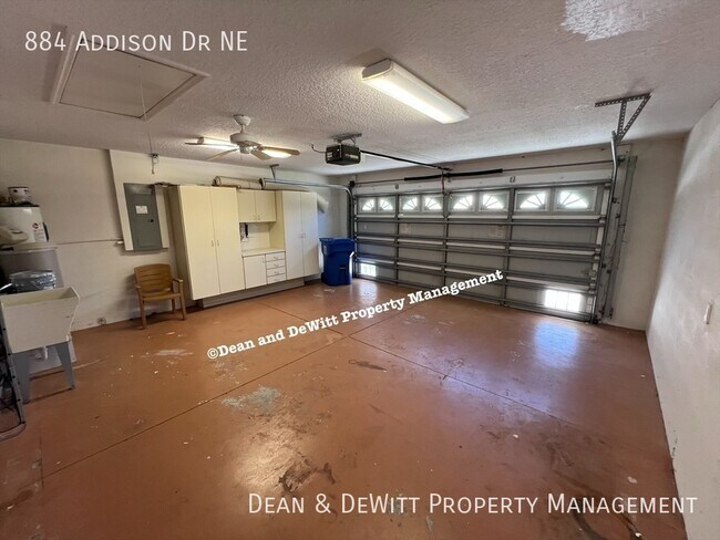 Building Photo - 884 Addison Dr NE