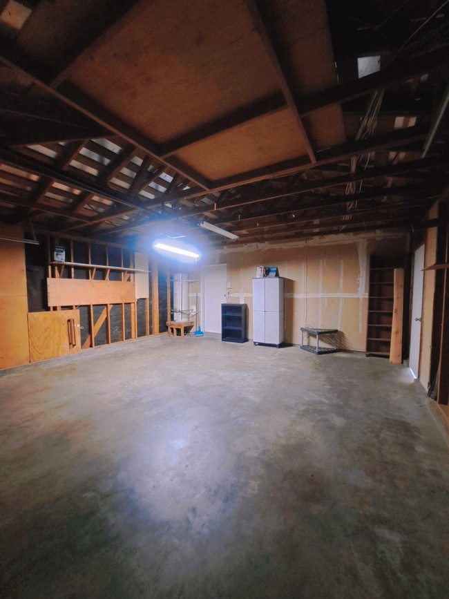 Building Photo - Single Level 3 Bedroom Home Ready to Move in!