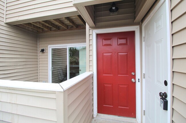 Building Photo - 1362 Bradley Dr