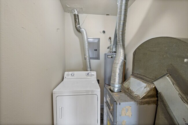 Building Photo - 404 Sunny Ln