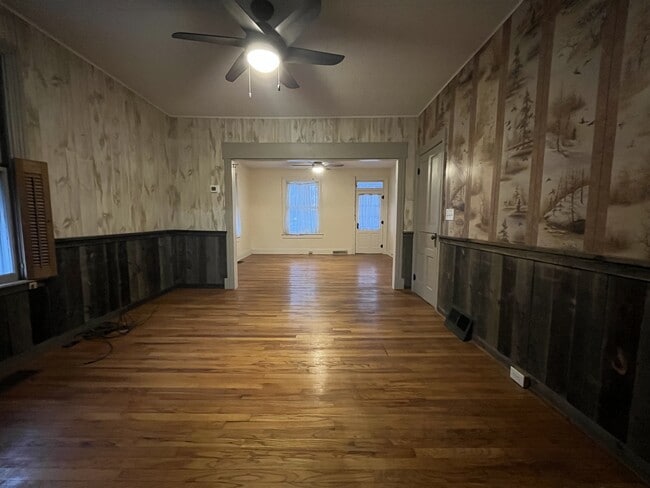 Building Photo - 314 Main St