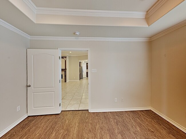 Building Photo - *No Application Fee* $500 Off 1st Month - ...