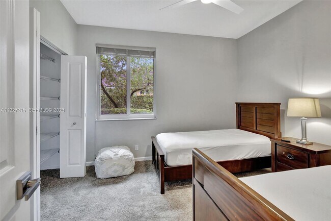 Building Photo - 2922 Medinah