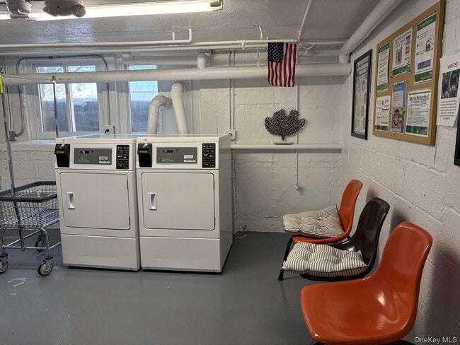 Building Photo - 330 Broadway