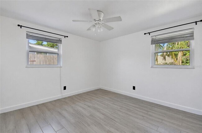 Building Photo - 9616 Pineridge Ave