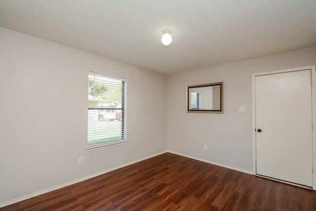 Building Photo - 6835 Lower Arrow Dr