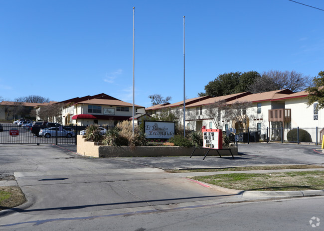 Primary Photo - El Rancho Escondido Apartments