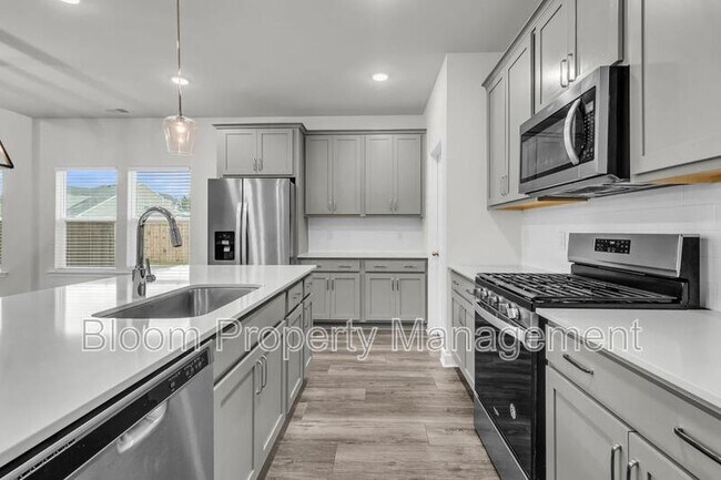 Building Photo - 450 Carrara Dr
