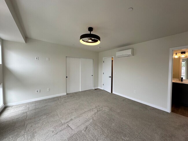 Building Photo - 2527 Gibson Rd