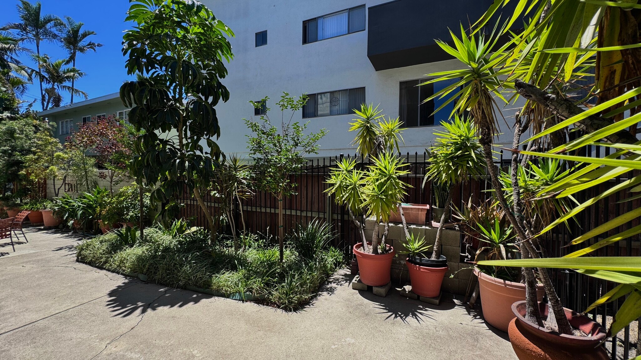 Building Photo - 645 Westmount Dr