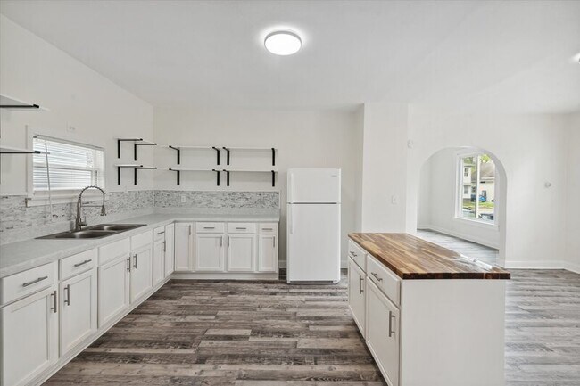 Building Photo - 4039 Vermaas Ave