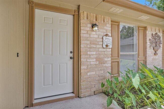 Building Photo - 9810 Kiwi Ln
