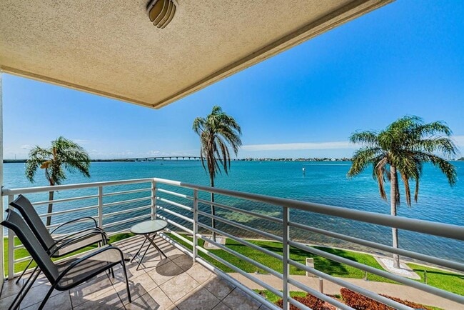 Building Photo - 6105 Bahia Del Mar Cir N