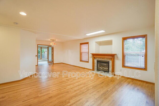 Building Photo - 15720 NE 13th Way