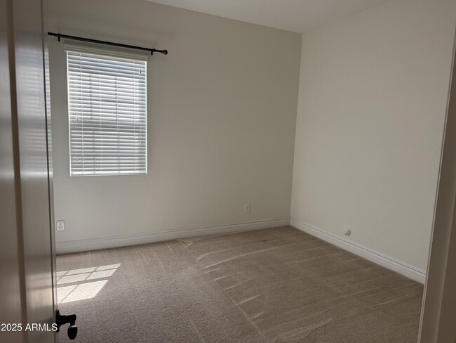 Building Photo - 4333 E Grand Canyon Dr