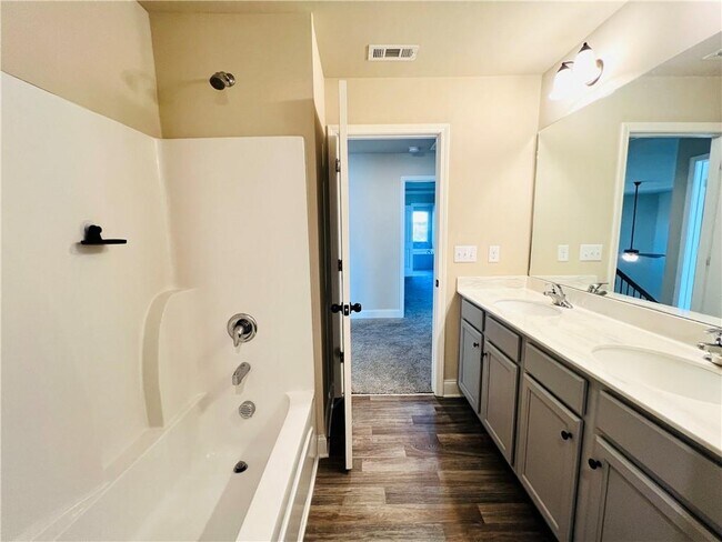 Building Photo - 3728 Southfield Ct