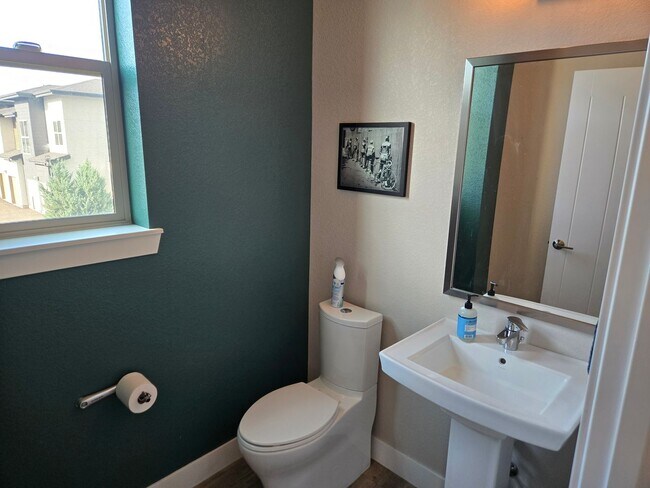 Building Photo - Amazing townhome in Central Park near Nort...