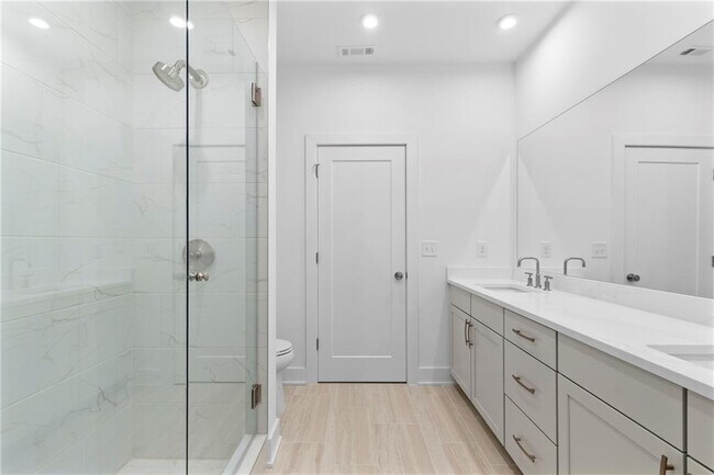 Building Photo - 201 New St