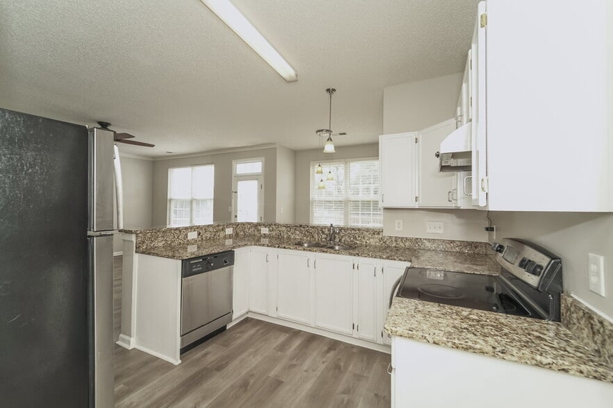 Building Photo - 4705 Fox Thorne Dr