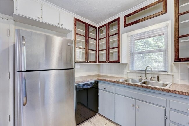 Building Photo - 1101 Bedford Dr