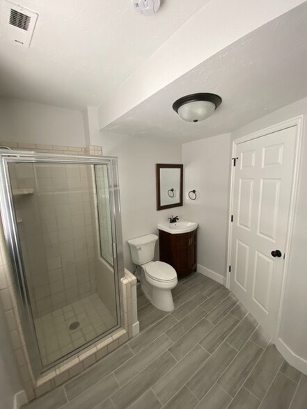 Building Photo - 586 E 150 S
