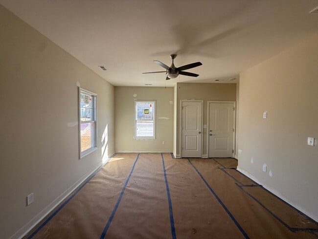 Building Photo - Duplex coming soon!