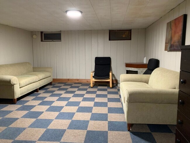 Building Photo - Uptown Duplex for Rent – Heart of The Wedge, Minneapolis