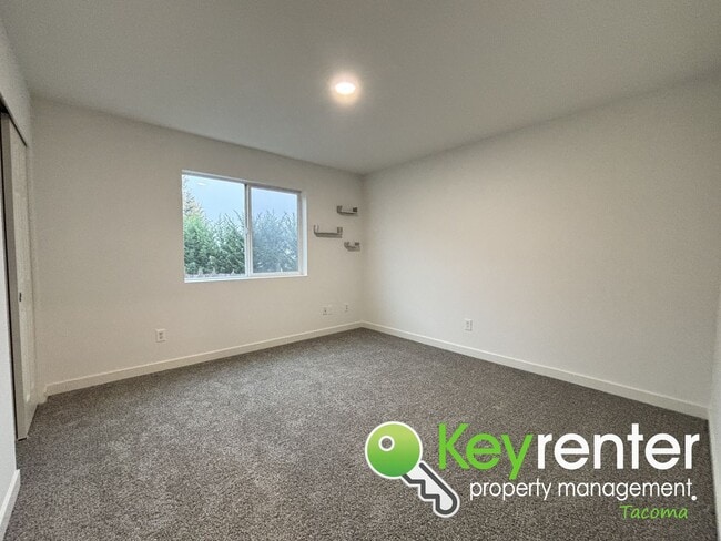 Building Photo - Beautiful 4 Bedroom 2.5 Bathroom Tacoma Home for Rent in Quiet Cul-De-Sac Community