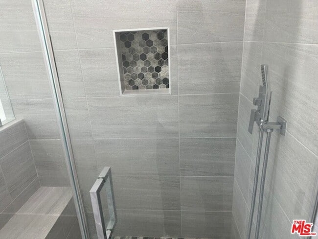 Building Photo - 5850 Arlington Ave