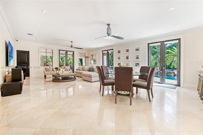 Building Photo - 5621 SW 68th Ct