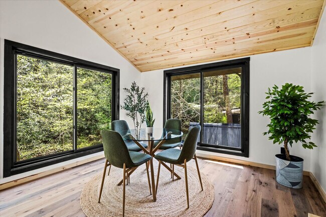 Building Photo - 152 Baxter Rd