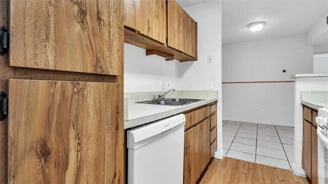 Building Photo - 455 Alt 19