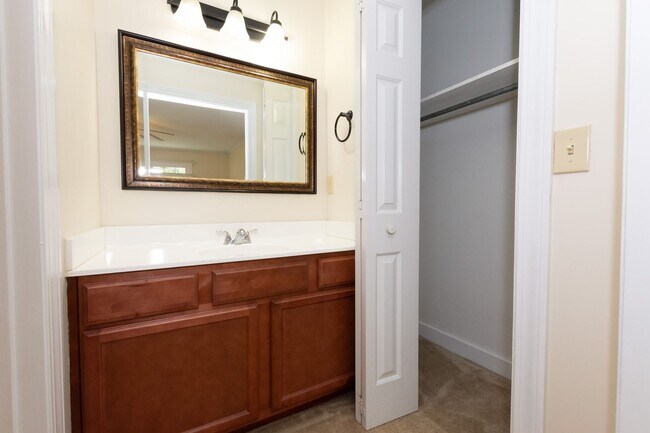 Building Photo - $300 off the first month's rent on a 12 month approved lease