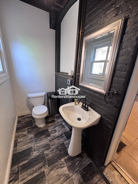 Building Photo - 1516 Clarkson St