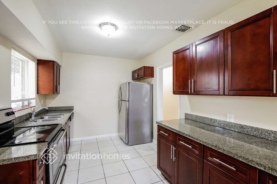 Building Photo - 16049 NE 9th Ct