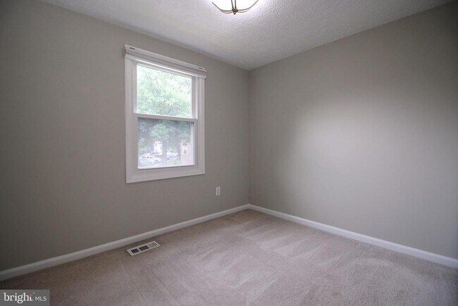 Building Photo - 14126 Red River Dr