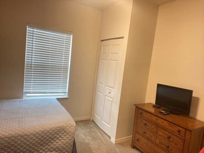 Building Photo - 5372 Diplomat Ct