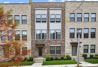 Building Photo - Spacious 4BR 3BA Townhome