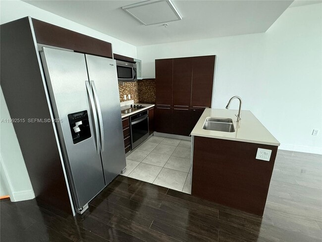 Building Photo - 1900 N Bayshore Dr