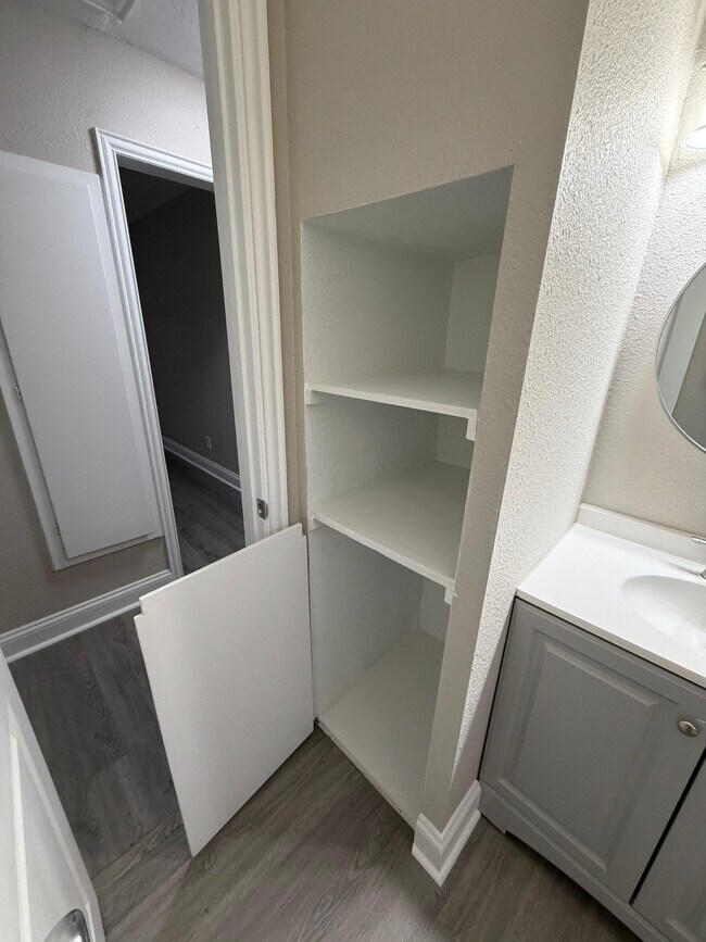 Building Photo - 5109 Maywood Dr