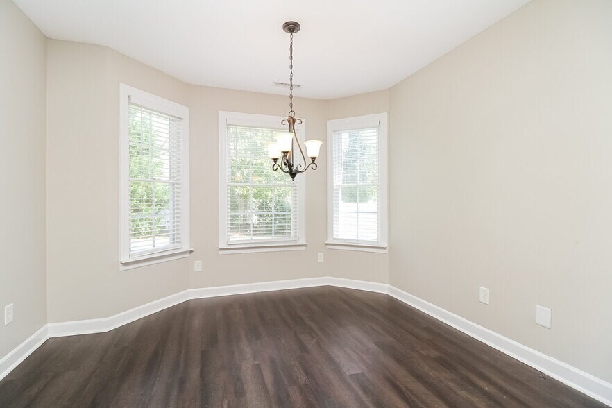 Building Photo - 3750 Maya Dr